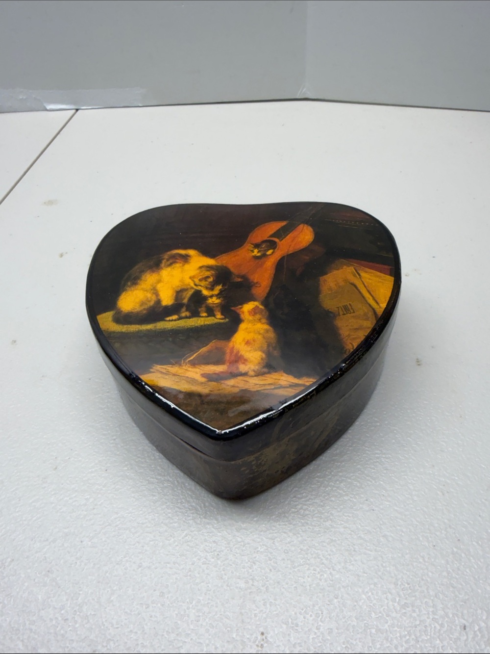Heart-Shaped Decorative Trinket Box with Cat Artwork - Black and Brown